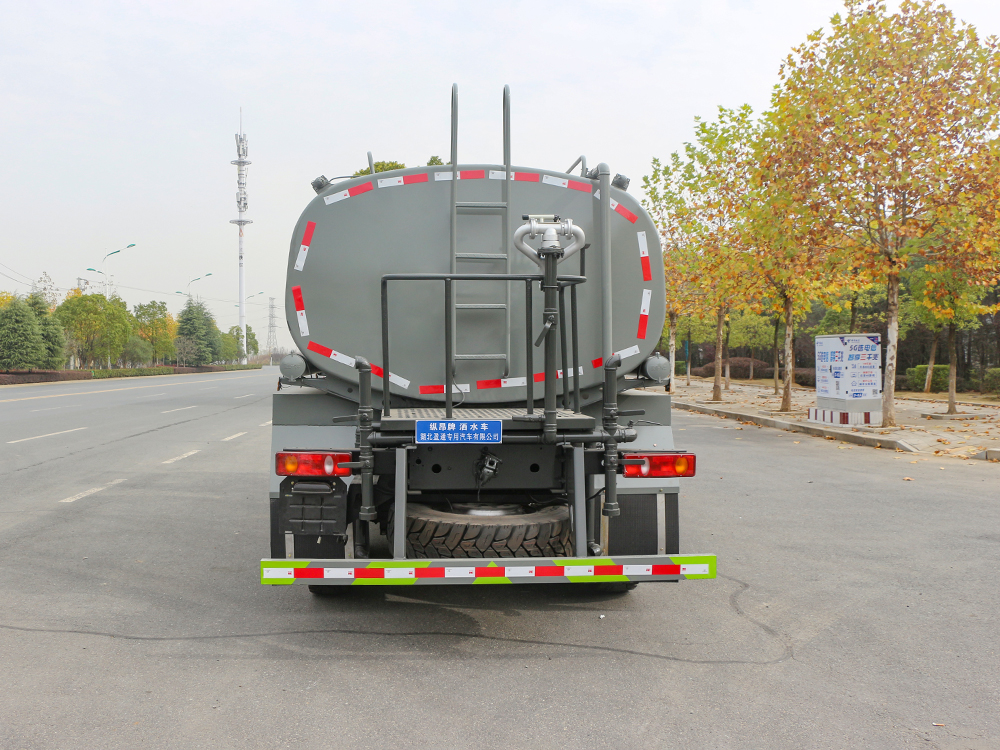 10.3方東風天錦六驅(qū)灑水車