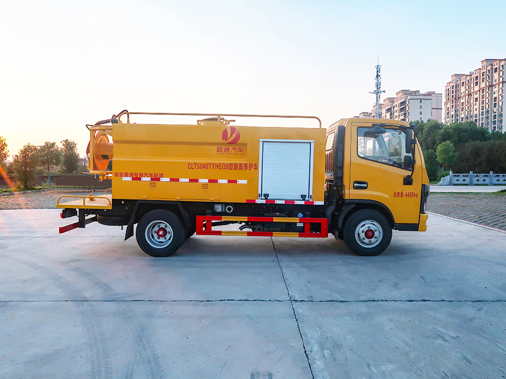CLT5040TYHEQ6型路面養(yǎng)護(hù)車
