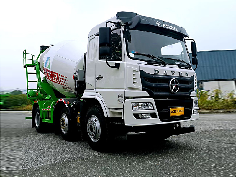 大運(yùn)國(guó)六F6小三軸攪拌車(chē)