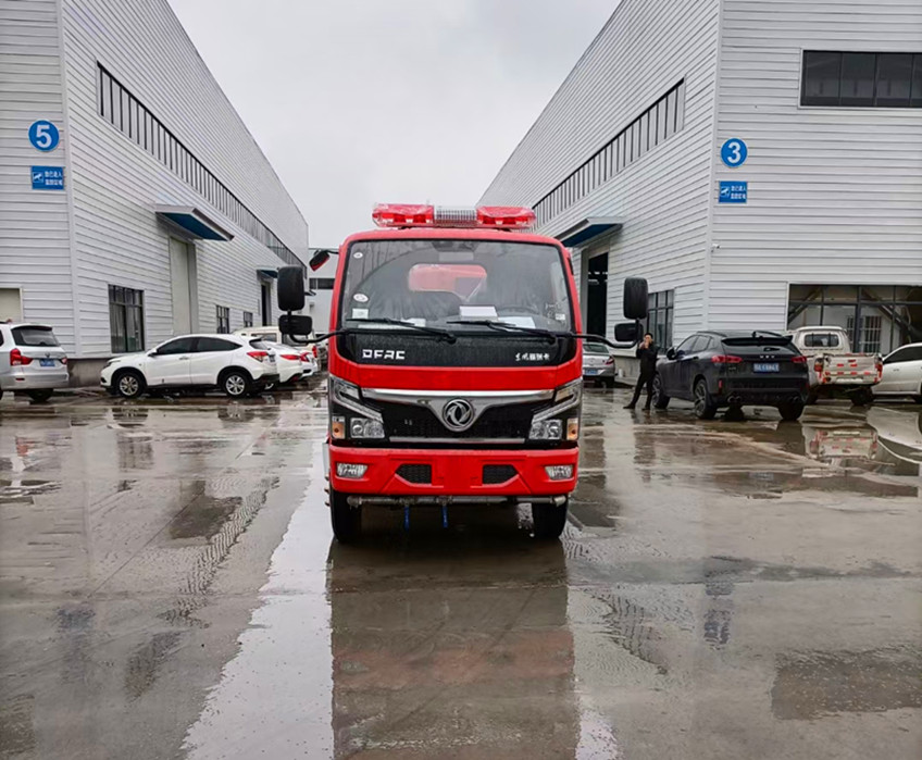 東風(fēng)5方灑水車-5方消防灑水車