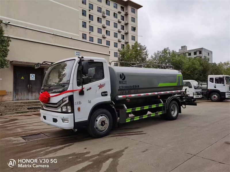 東風(fēng)多利卡 9.3 方灑水車