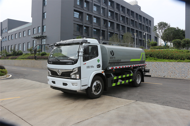 東風福瑞卡 8 方灑水車