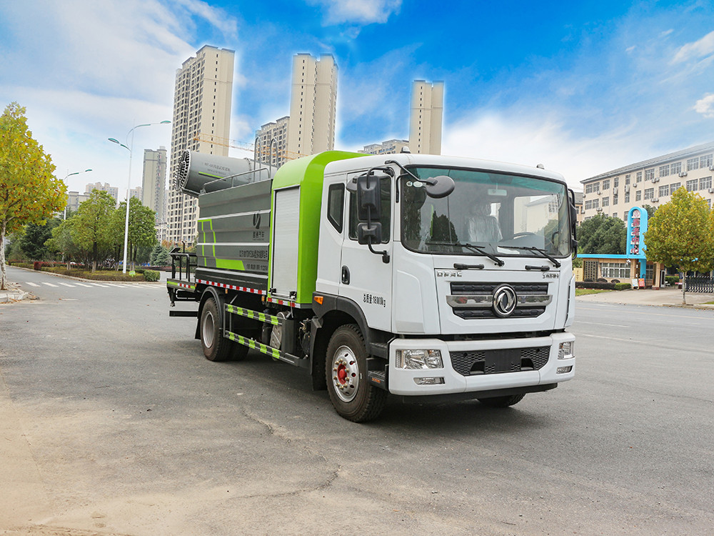 東風(fēng)多利卡80米霧炮車(chē)