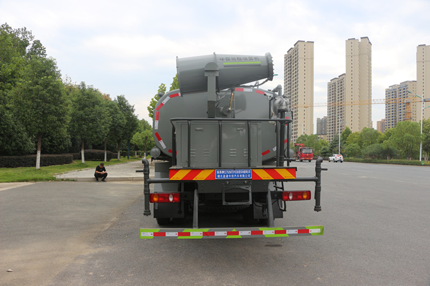 東風專底22方抑塵車-霧炮車